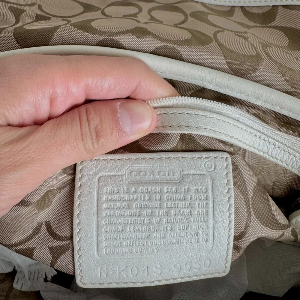 Vintage Coach Shoulder Bag SoHo Buckle Flap in white leather - Picture 7 of 7